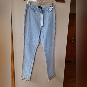 NWT Akira Womens Light Wash.  High rise Gold Chain Jeans. Size L